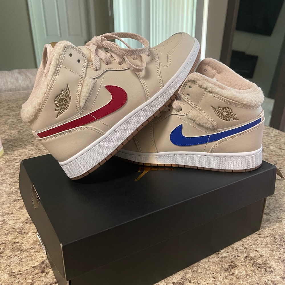 Air Jordan 1 Mid UTL